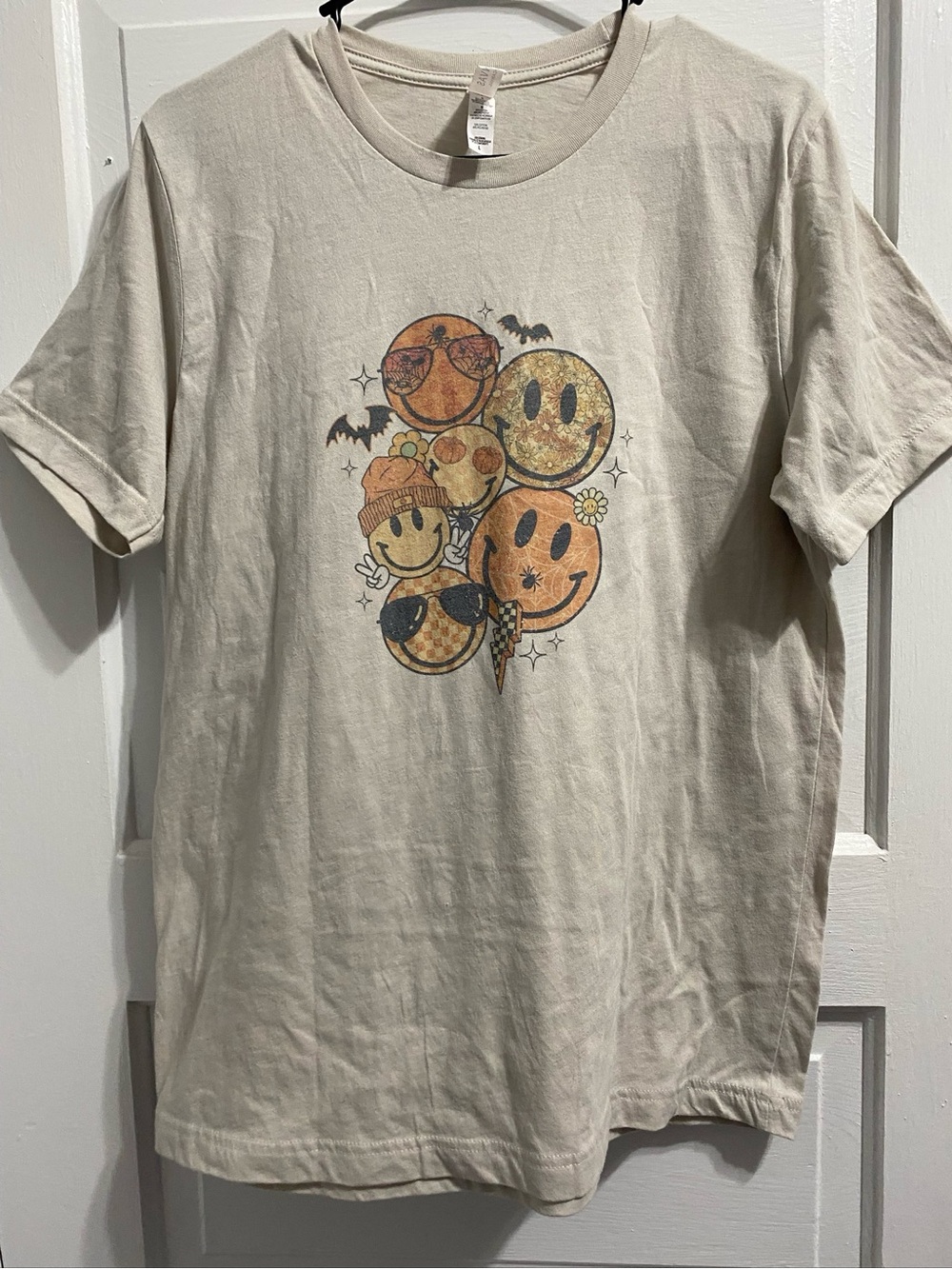 Beige Short-Sleeve Graphic Smiley Balloon T-Shirt with Bats size L